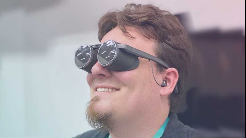 Luckey wearing a VR headset in 2021., tags: oculus co-founder - CC BY-SA